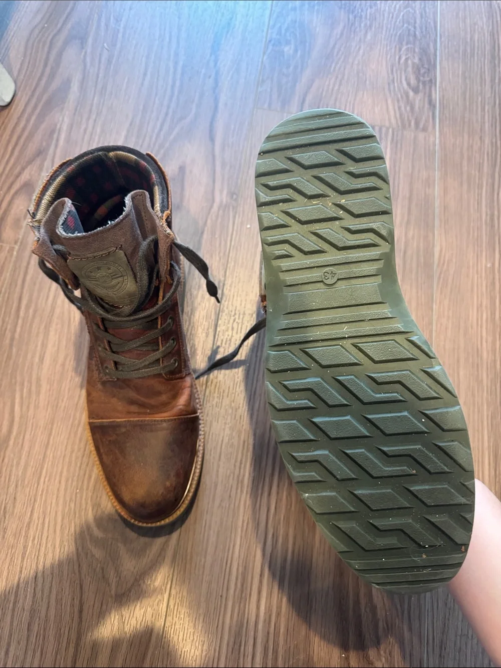 Classic Brown Leather Chukka Boots with Lace-Up Closure